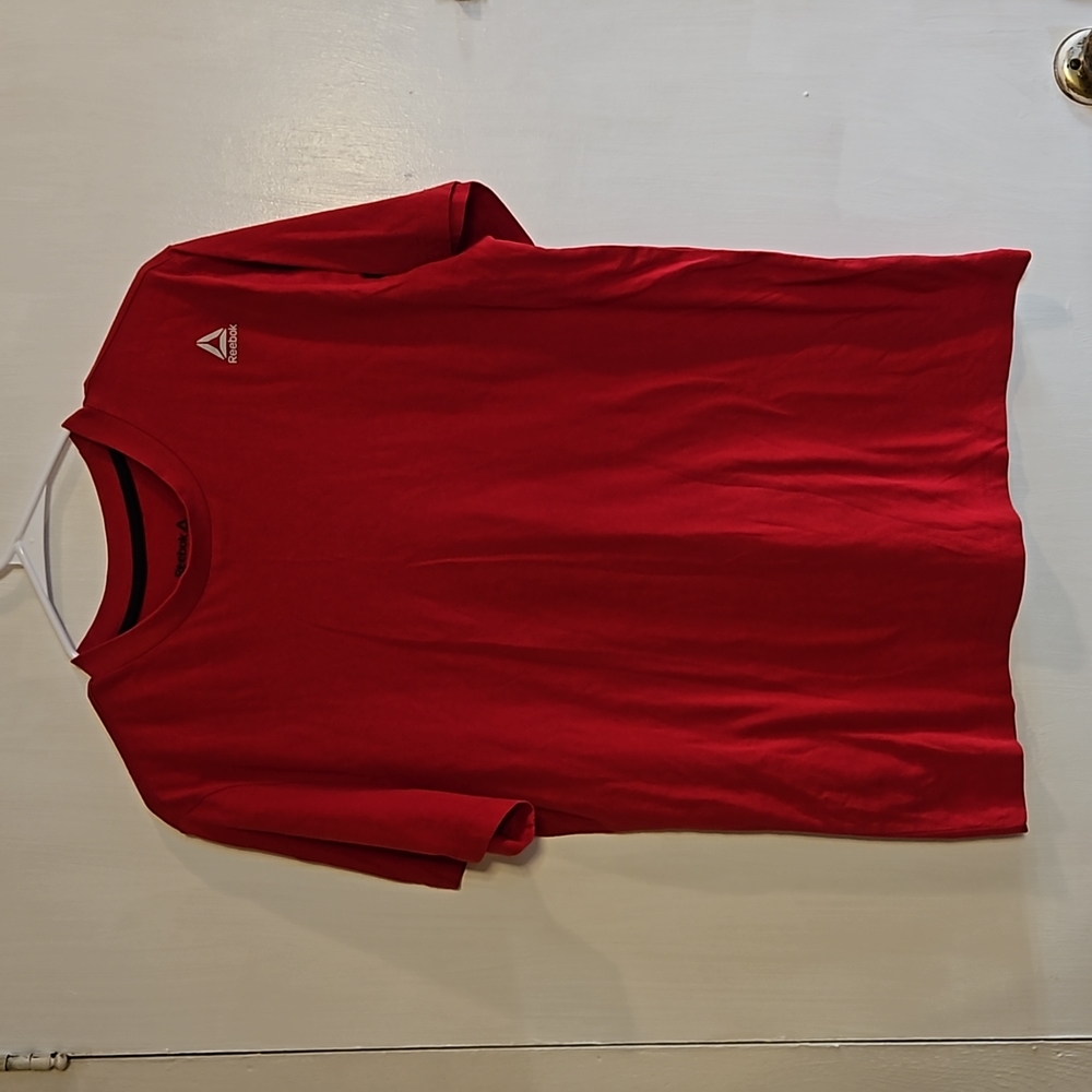 Reebok tee men's Size small